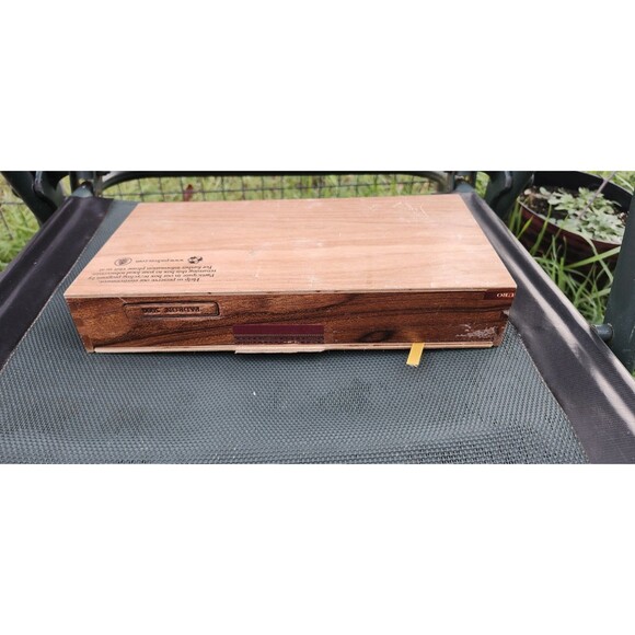 Padrón Series 5000 Cigar Box – Handcrafted Nicaraguan Cedar Wood Collectible - Picture 2 of 9